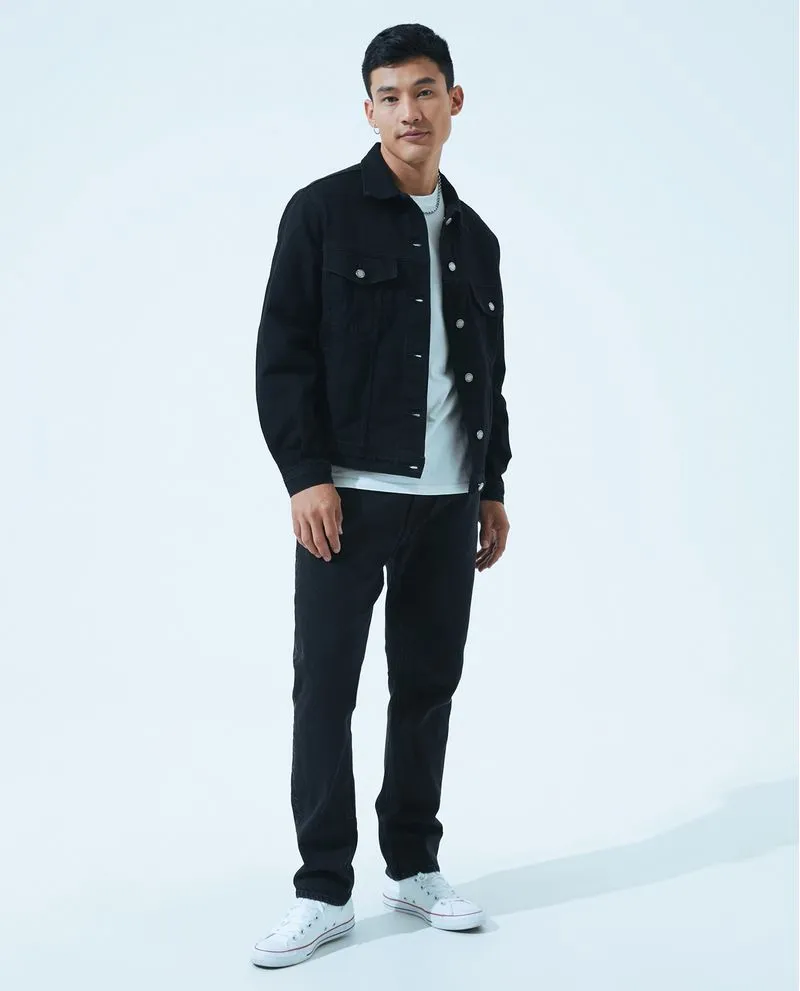 Chaqueta oscura en denim