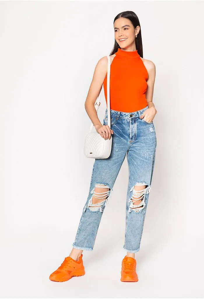 Jean momfit  tiro alto con rotos.