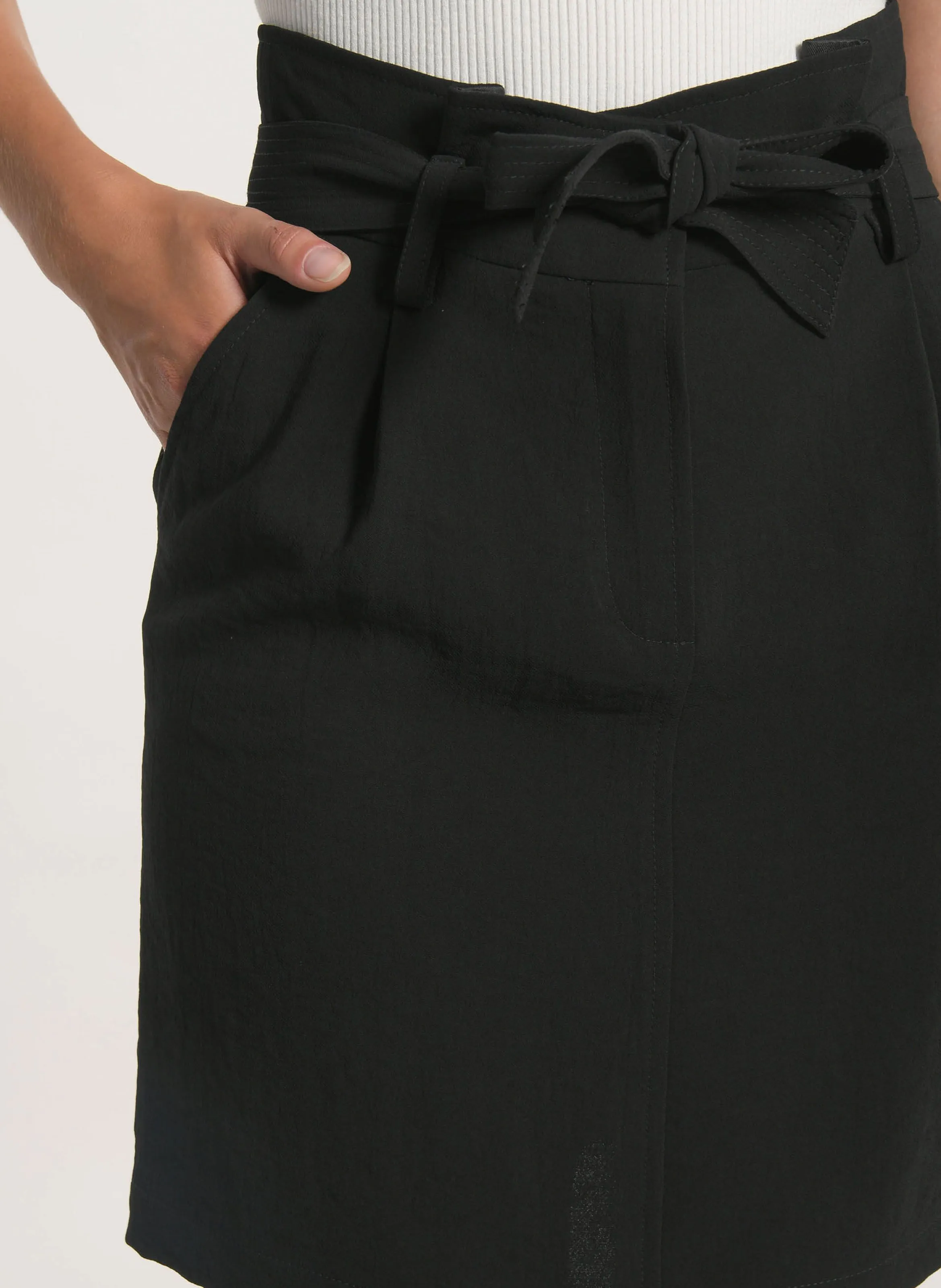 KOOKAI MIKA - Falda de tubo en negro